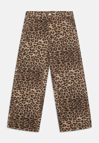 Pantalons larges imprimés léopard avec une base marron clair et des taches marron foncé, fabriqués en tissu doux avec une fermeture à bouton.
