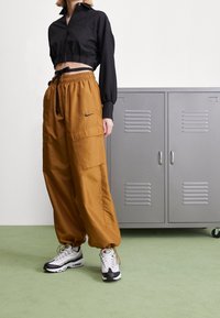 Nike Sportswear Träningsbyxor - brown