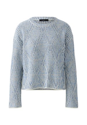 Hellblauer gemusterter Pullover mit rundem Halsausschnitt, langen Ärmeln und einem strukturierten Design mit vertikalen Streifen und Rautenmuster.