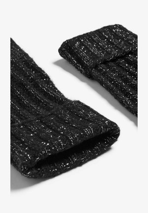 Mustat neulotut ranteenlämmittimet, joissa on ribbikuvio ja hienovaraiset metallilangat, ja joissa on käännetyt hihansuut mukautuvan istuvuuden takaamiseksi.