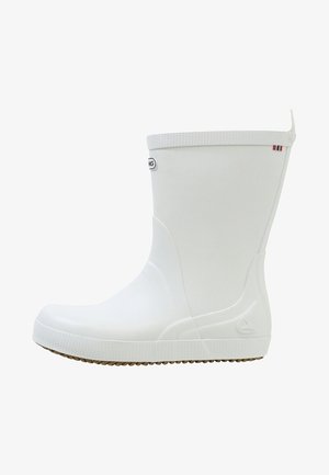 Biały gumowy wodoodporny but z gładką powierzchnią, zaokrąglonym noskiem, teksturowaną podeszwą dla lepszej przyczepności oraz detalem z logo z boku.