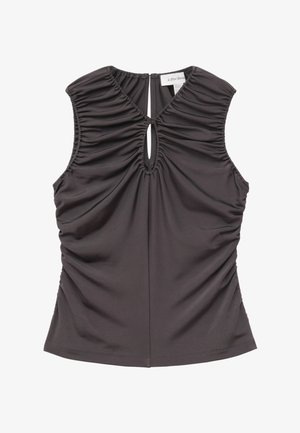 Top sin mangas de color gris oscuro con tela fruncida alrededor del cuello y las sisas, abertura en forma de ojo de cerradura en la parte trasera y un pequeño cierre de botón.