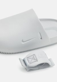 Nike Sportswear CALM MULE UNISEX - Mulas - light smoke grey