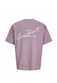 Levandų spalvos trumpomis rankovėmis marškinėliai su baltais užrašais „Core sportswear association“ ir dideliu įstrižai užrašytu „Core sport“ ant nugaros.