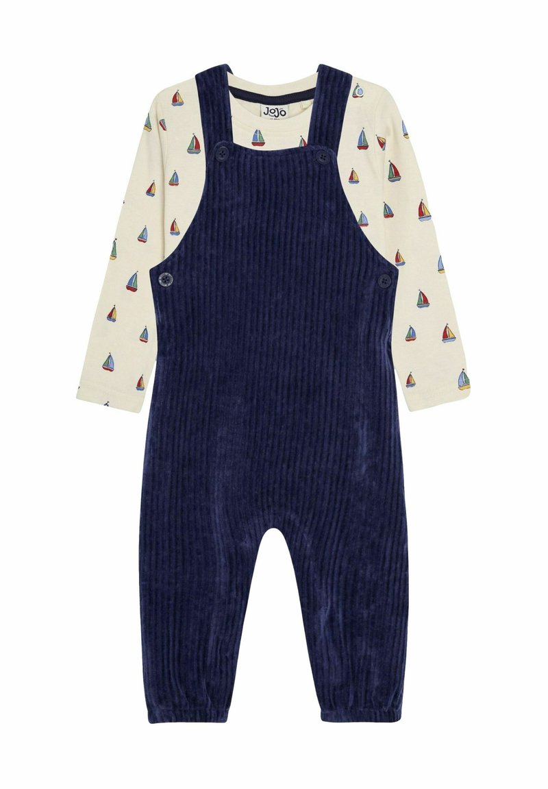 Marineblaue Corduroy-Latzhosen mit verstellbaren Trägern, Seitenschbuttons und elastischen Bündchen, kombiniert mit einem cremefarbenen Langarmshirt mit Segelboot-Muster.