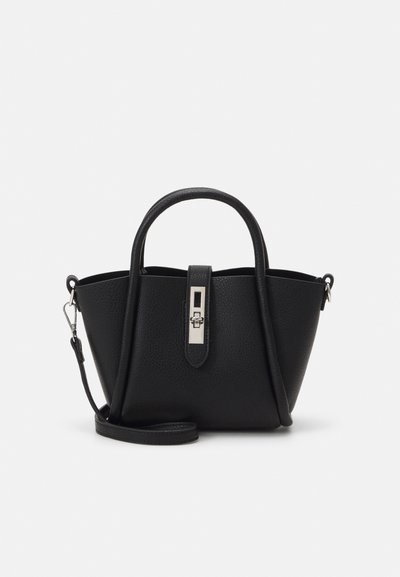 Gina Tricot online | Den nya kollektionen p?� Zalando