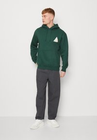 HUF DISCOVER NATURE HOODIE - Pusa - forest green