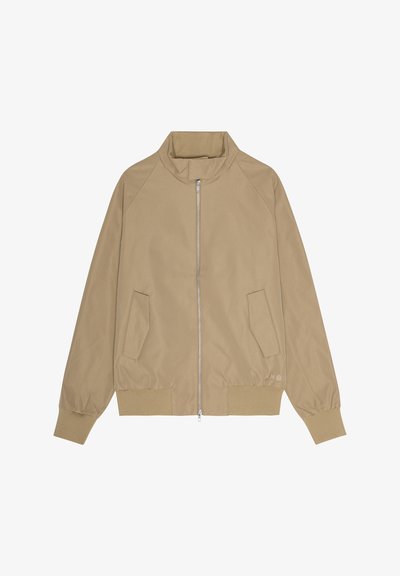 Beige bomberjacka med hög krage, frontdragkedja och två sidofickor. Har ribbade ärmslut och nederkant, slät textur och minimalistisk design.