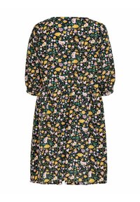 Vestido floral con un fondo negro, que presenta patrones amarillos, rosas y verdes. Mangas cortas y una cintura fruncida para un ajuste relajado.