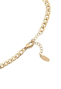 Collana in oro con maglie intrecciate, chiusura a gorilla e un'estensione regolabile con un'etichetta incisa. Texture liscia, finitura lucida.
