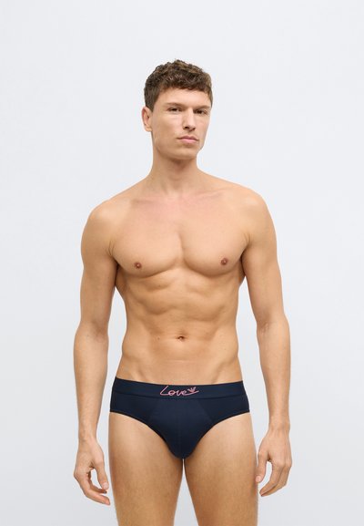Férfi tengerészkék tömör alsónadrág puha pamutból, a derékrészen rózsaszín "Love" logóval, kényelmes illeszkedéssel és sima tapintással.