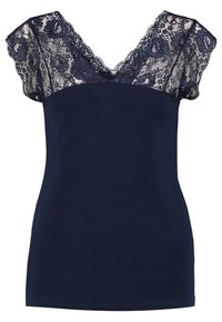 Námořnická modrá tílko s hlubokým V-výstřihem a krátkými krajkovými rukávy. Hladký materiál kontrastuje s jemným krajkovým vzorem na ramenou.