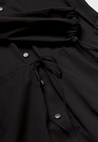 Thinking Mu KUSAMA - Abito a camicia - black