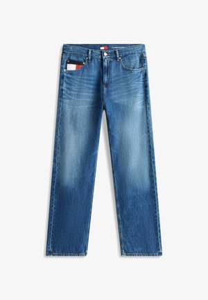 Blå denimjeans med rette ben, frontlommer, knapp- og glidelåslukking, og synlig merkeetikett på innsiden av linningen.
