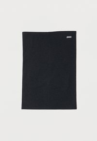 Zwarte nekwarmer van zachte stof, met een eenvoudig ontwerp en een klein wit "poc"-logo aan één zijde. Gladde textuur, geen patronen.