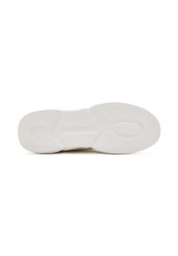 Witte sneakerzool met gestructureerd profiel, met een ronde vorm en versterkte voetboog. Het ontwerp bevat duidelijke groeven en patroonaccenten.