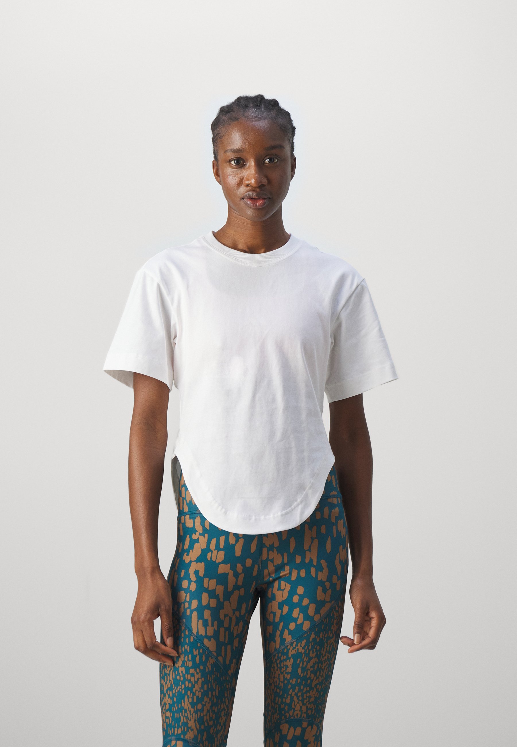 セール　2025ss STELLA McCARTNEY 白Tシャツ　2A 5A adidas by Stella McCartney TrueCasuals Regular Sportswear T-Shirt
