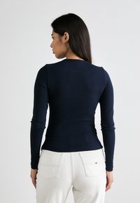 Tommy Jeans SLIM ESSENTIAL - Long sleeved top - dark night navy