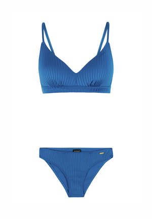 Modrá žebrovaná dvoudílná plavková souprava s nastavitelnými ramínky a štítkem s logem na přední straně kalhotek.