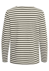Langärmliges Shirt mit Rundhalsausschnitt, das abwechselnd schwarze und weiße horizontale Streifen auf dem Stoff aufweist. Weiche Textur.