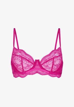 Roze kanten beha met beugel, voorzien van bloemenmotieven en een geschulpte rand. Verstelbare bandjes en een driehoekige cup.