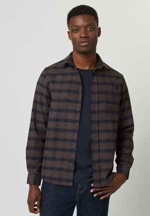 Bruine en marineblauwe geruite flanellen shirt met een button-down kraag, lange mouwen en een zakje op de linkerborst. Geverfde stof.
