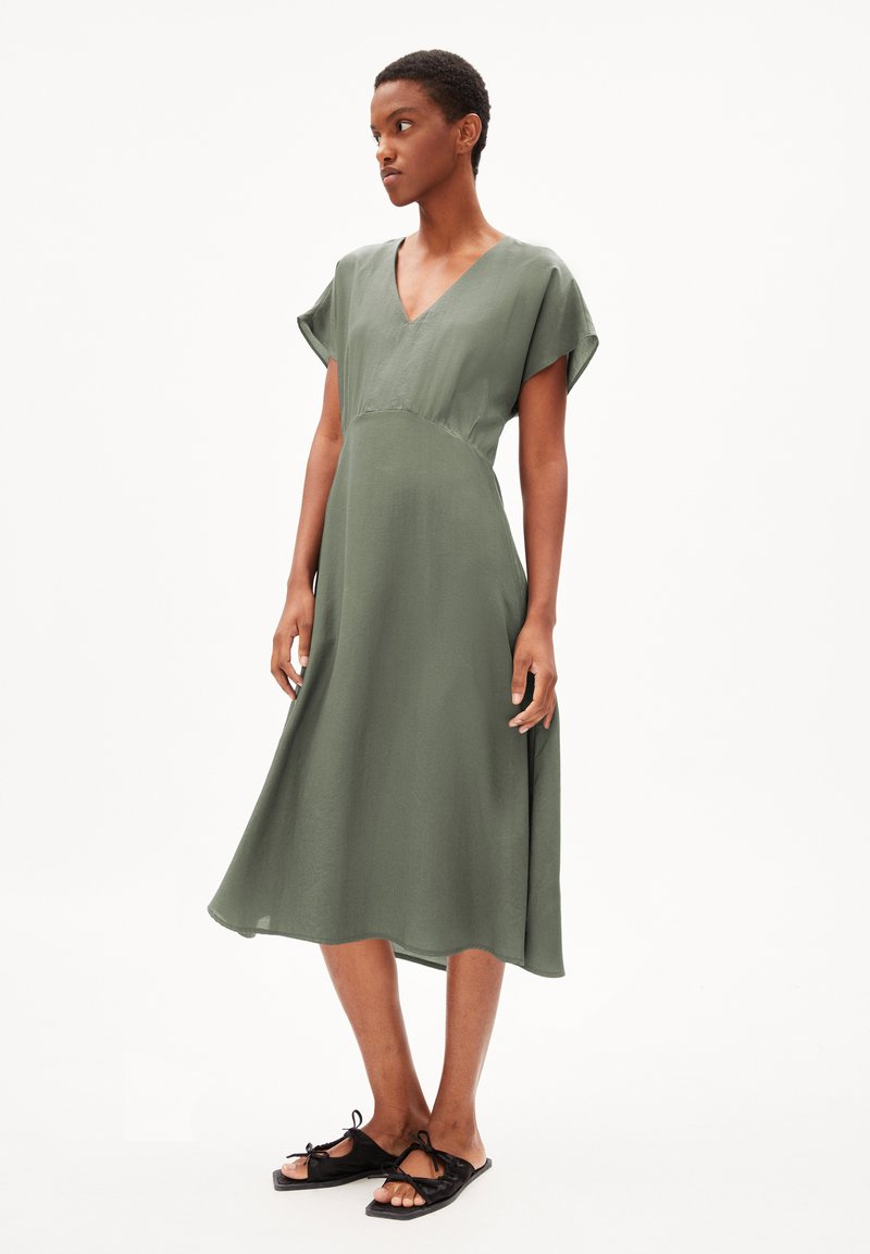 ARMEDANGELS MAARILIANA - Jurk - grey green