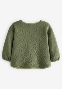 Quiltad grön tröja med blommbossad mönster, rund halsringning och ribbad nederkant. Långa ärmar med elastiska manschetter. Mjuk textur.