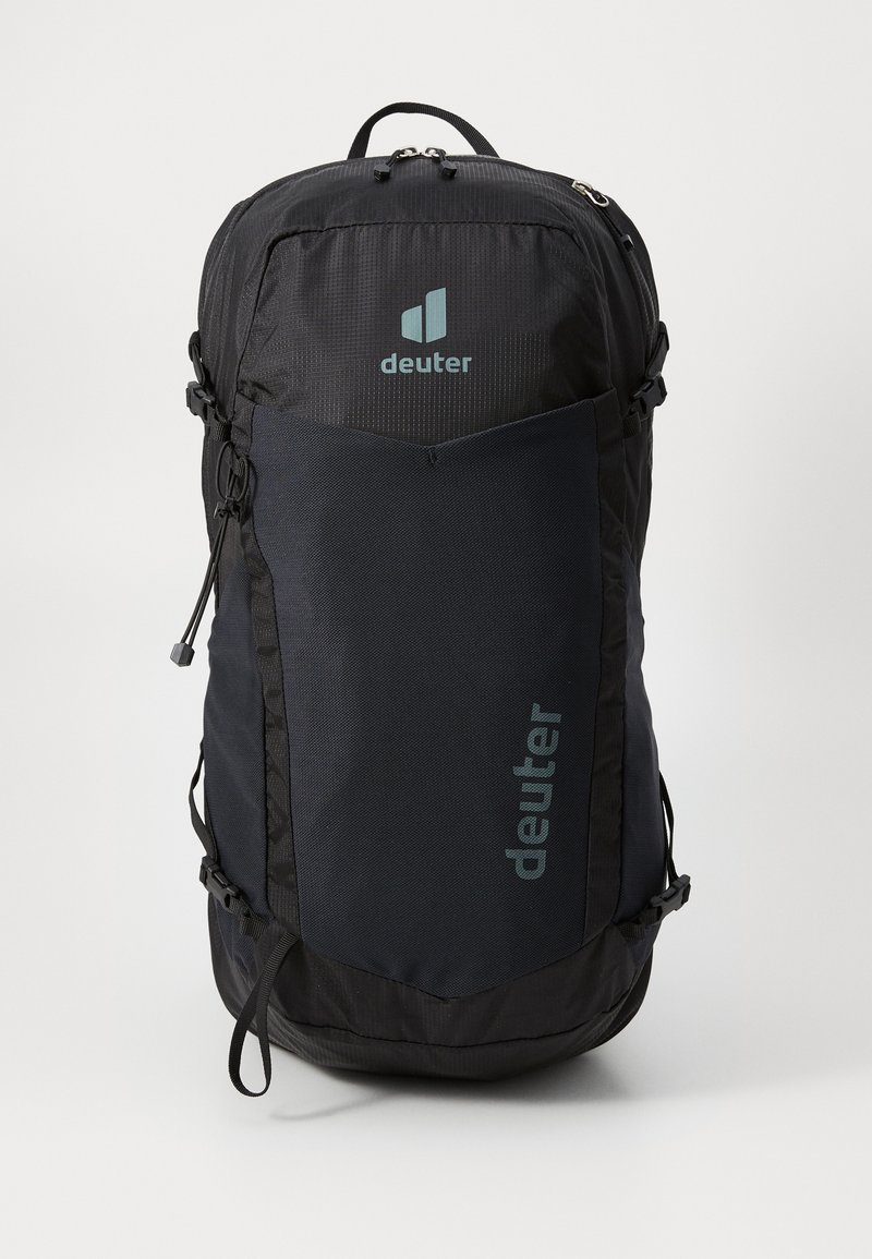 Schwarzer Rucksack aus strapazierfähigem Nylon, mit einem schlanken Design, einer vorderen Reißverschlusstasche und verstellbaren Seitenträgern. Markenlogo auf der Vorderseite.