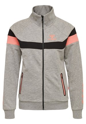 Grå lynlåstrøje med høj krave, lyserøde og sorte striber på bryst og ærmer, lynlåsede lommer og lyserød Hummel-logo på venstre bryst.