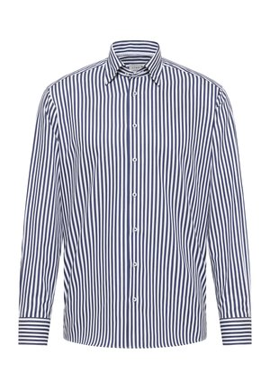 Chemise à boutons avec des rayures verticales bleu marine et blanches, à manches longues, un col classique et des poignets à un bouton. Tissu en coton.