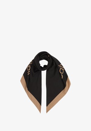 Sciarpa nera con bordi beige e lettere parziali in beige, piegata e arrotolata al centro su uno sfondo bianco.