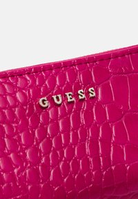 Guess Portefeuille - fuchsia