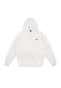 Biały hoodie wykonany z miękkiego materiału, z przednią kieszenią kangurką, ribbowanymi mankietami oraz małym czerwonym logo na klatce piersiowej.