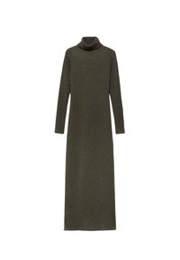 Robe à col roulé, manches longues, de couleur vert olive, fabriquée en tissu tricot doux. Elle présente une silhouette droite et une longueur jusqu'aux chevilles.