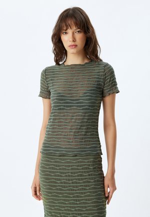 - T-shirt z nadrukiem