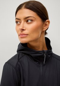 Áhkká KAPUZEN - Sudadera con cremallera - schwarz