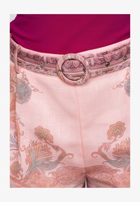 Non sélectionné, pink