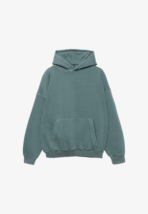 Puha, tompított zöld pulóver kapucnival, első zsebfedővel, hosszú ujjakkal, bordázott mandzsettákkal és szegéllyel, valamint a mellkason kis hímzett logóval.