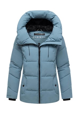 Helle blaue Pufferjacke mit großer, faltbarer Kapuze, frontalem Reißverschluss und schwarzen Akzenten. Verfügt über gesteppte Abschnitte und Seitentaschen.