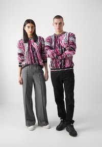 Carlo Colucci RUNDHALS UNISEX - Strickpullover - fuchsia