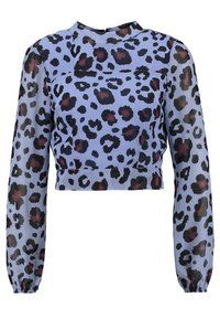 Blusa accorciata azzurra con stampa leopardata nera e bordeaux. Maniche lunghe trasparenti con polsi arricciati, collo alto e design aderente.