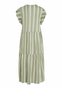 Robe midi ample à manches courtes avec un design en étages, avec des rayures verticales vert olive et blanches.