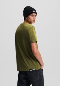 Karl Lagerfeld Jeans FOIL LOGO - Marškinėliai su spaudiniu - ivy green