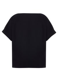 Gilet noir à manches courtes avec une coupe oversize et carrée, et une texture lisse. Comprend un col large et arrondi ainsi qu'un design minimaliste.
