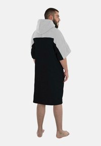 Normani SURFER - Bademantel - schwarz