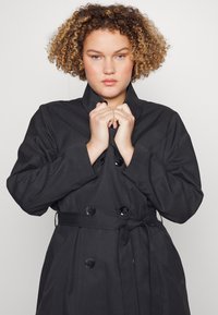 ONLY Carmakoma CARVALERIE  - Trenchcoat - black