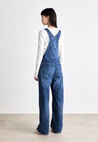 Tommy Jeans DUNGAREE - Tuinbroek - denim medium