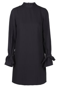 Robe noire avec un col haut, des manches longues ornées de nœuds aux poignets, et un design simple et ajusté. Fabriquée en tissu lisse.