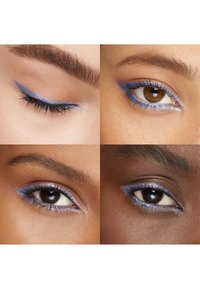 Fyra närbilder på ögon med metallblå eyeliner i en skarp vingeformad design. Varje öga har unika ögonfransstilar och hudtoner.